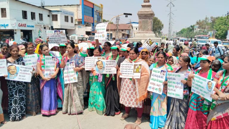 congress protest in koppal aginest ex cm kumaraswami