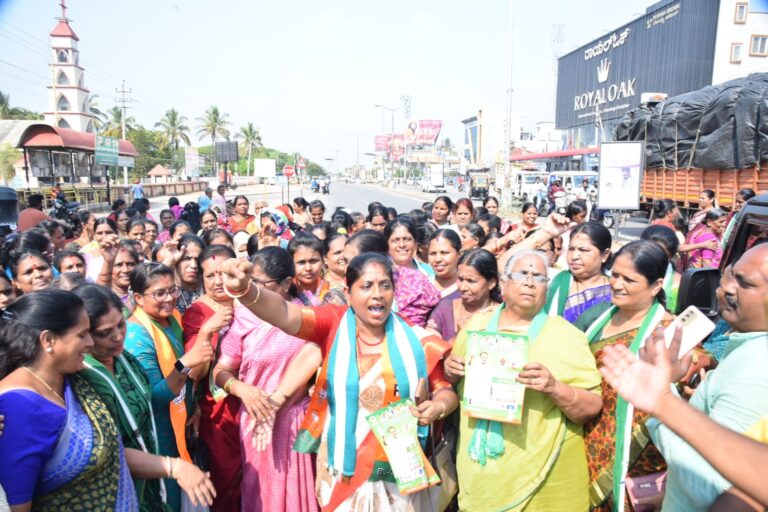 JDS and BJP party workers protest Mandya