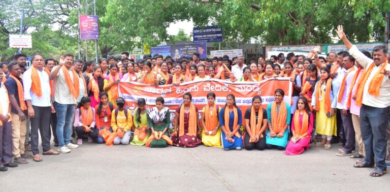 Massive protest by Hindu organizations Mandya