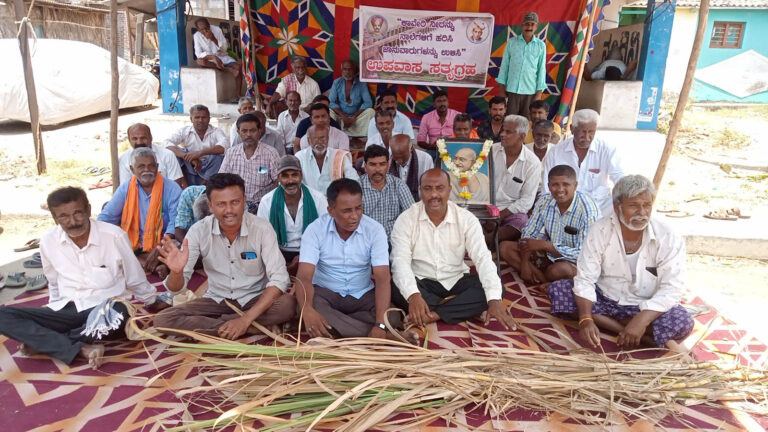 Protest for drinking water Marilinganadoddy village Mandya