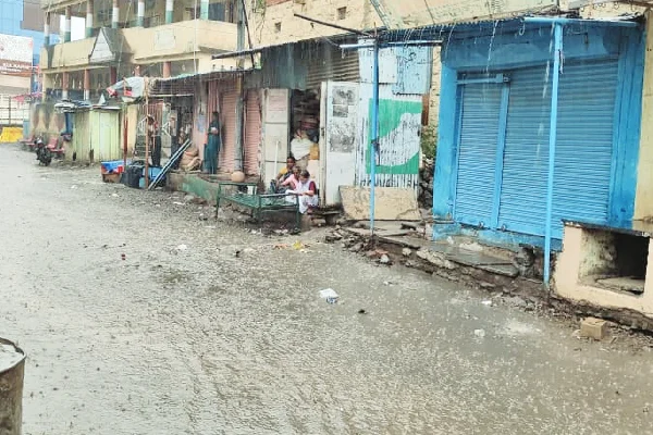 Rain & wind lash in Bisalur; Scattered damage