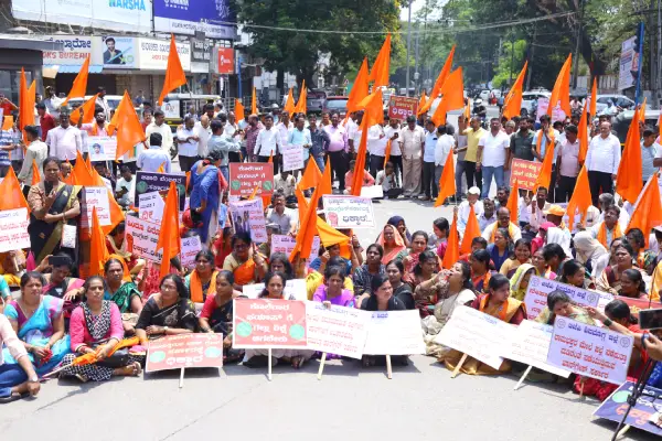 bjp protest in sinappa shetty circle
