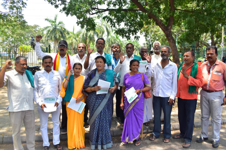 Farmers protest for water mandya